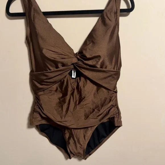 NWT DKNY Deep V-Neck Twist Front On Brown Wireless Swimsuit- Size 2X - Picture 2 of 5